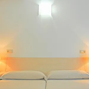 Ostello Residencia Universitaria Resa Sant Jordi 